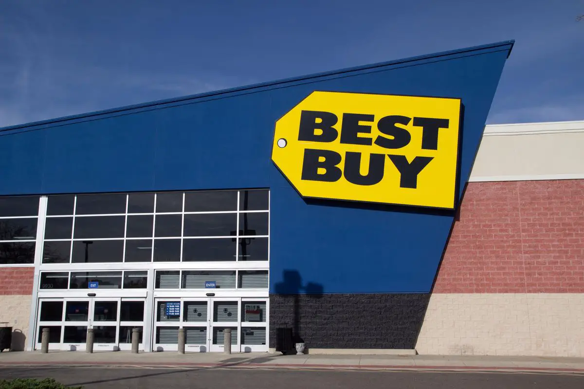 Is there a Best Buy in Dominican Republic? What are some stores like Best Buy in Santo Domingo?